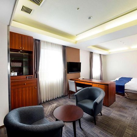 Surestay Plus Hotel By Best Western Shin-Осака Экстерьер фото